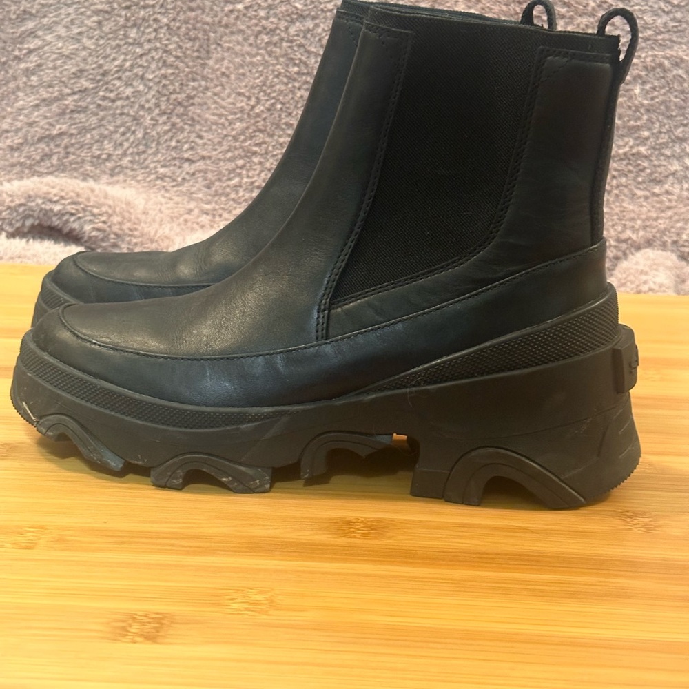 Sorrel boots , worn once , perfect condition!